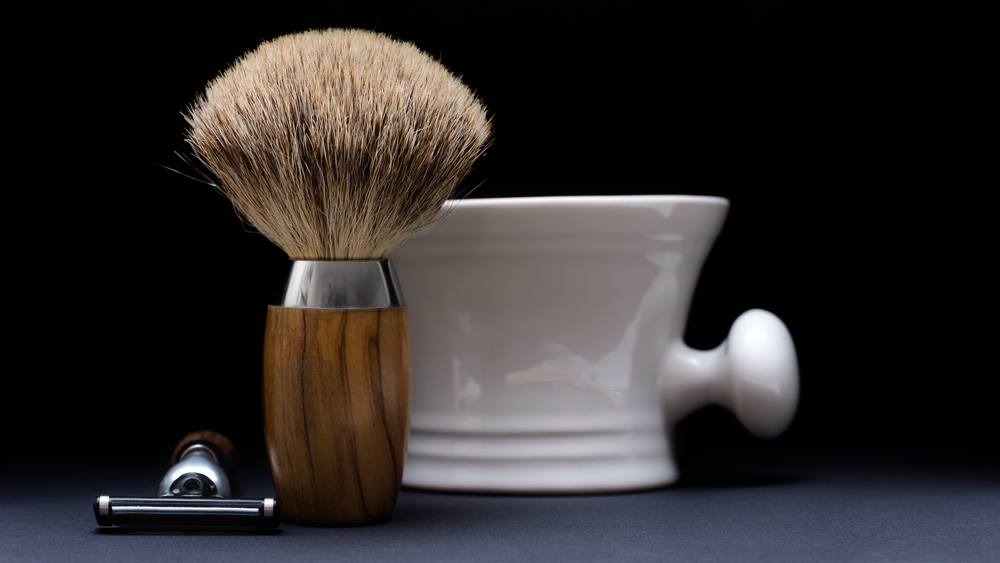 shaving brush and shaving pot with a safety razor